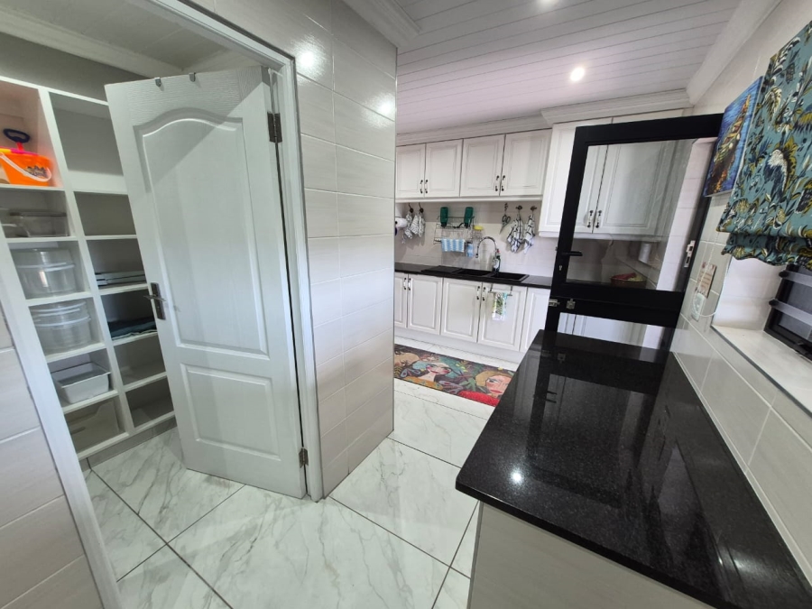 4 Bedroom Property for Sale in Monte Christo Western Cape